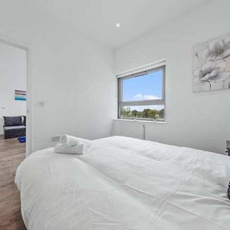 Airy 2Br Flat Delta London Dp332 Apartamento Croydon Exterior foto