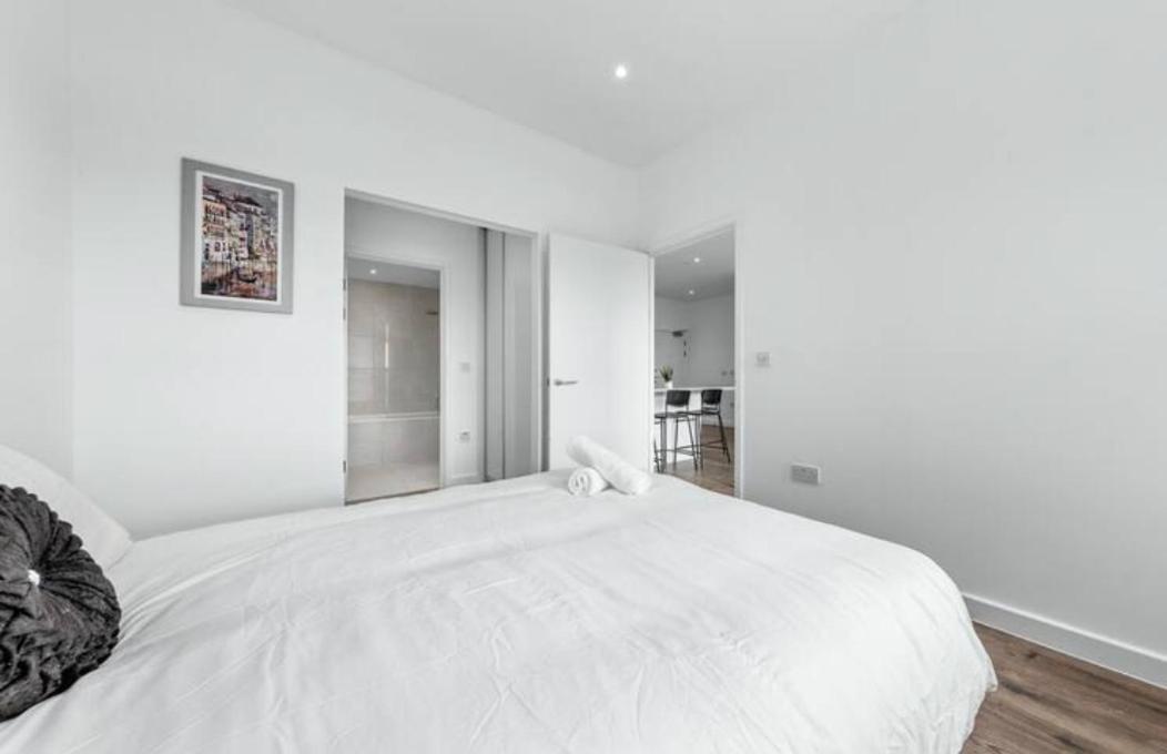 Airy 2Br Flat Delta London Dp332 Apartamento Croydon Exterior foto