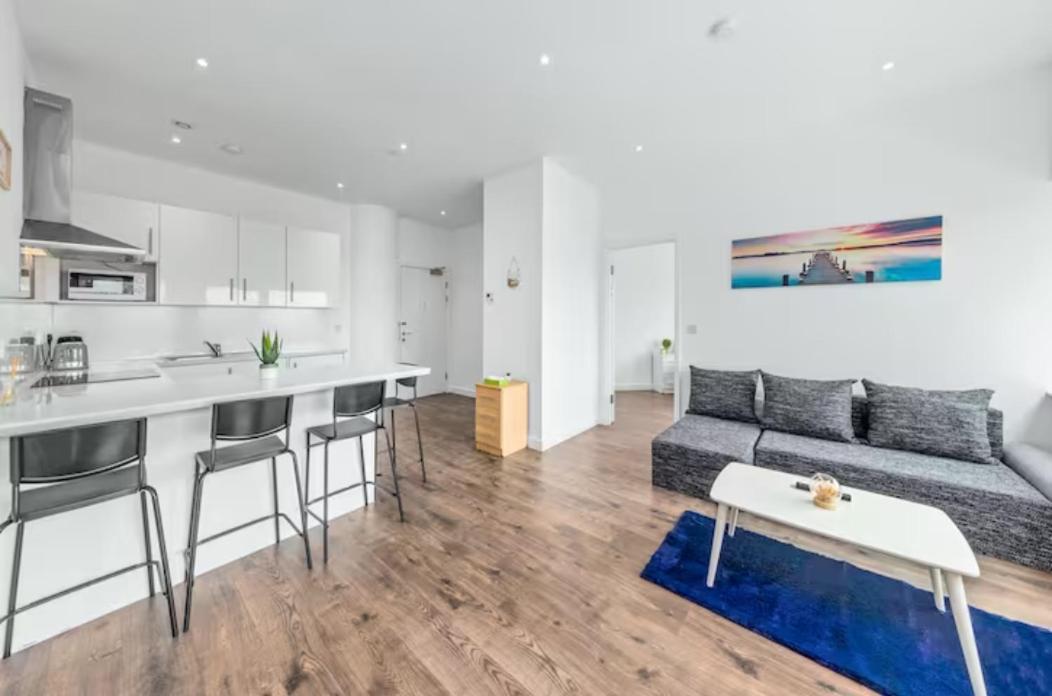 Airy 2Br Flat Delta London Dp332 Apartamento Croydon Exterior foto