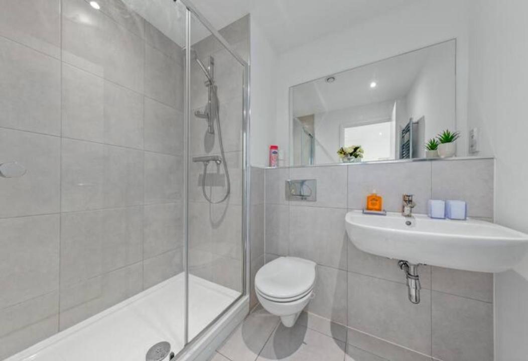 Airy 2Br Flat Delta London Dp332 Apartamento Croydon Exterior foto